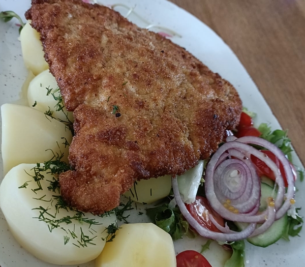 Kotlet schabowy 200g plus dodatki